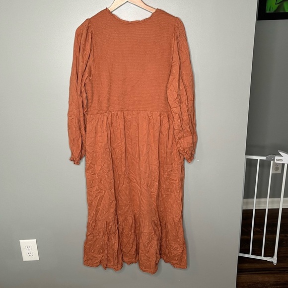 NWT Old Navy Smocked Eyelet Clip Dot Midi Dress - Warm Hickory - Picture 4 of 13